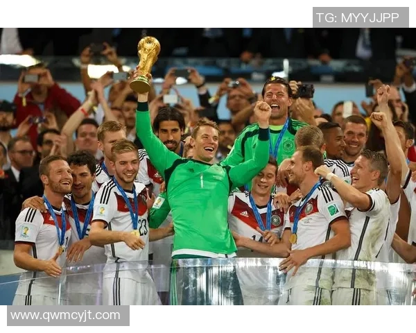 前德国足球明星的辉煌历程与对足球的深远影响分析